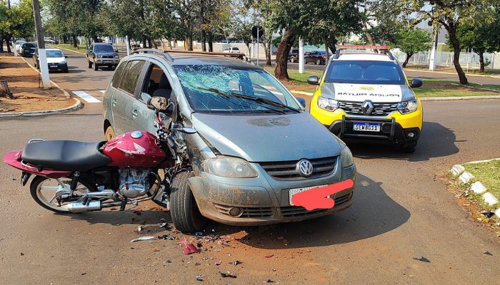 Quedas – Colisão entre carro e moto é registrada no centro da cidade